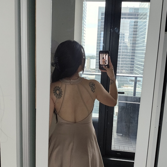 Beige short halter dress - Picture 3 of 3